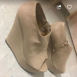 Forever 21 beige wedges size 8